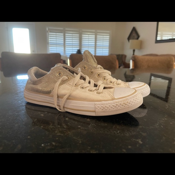 Converse - Picture 1 of 1